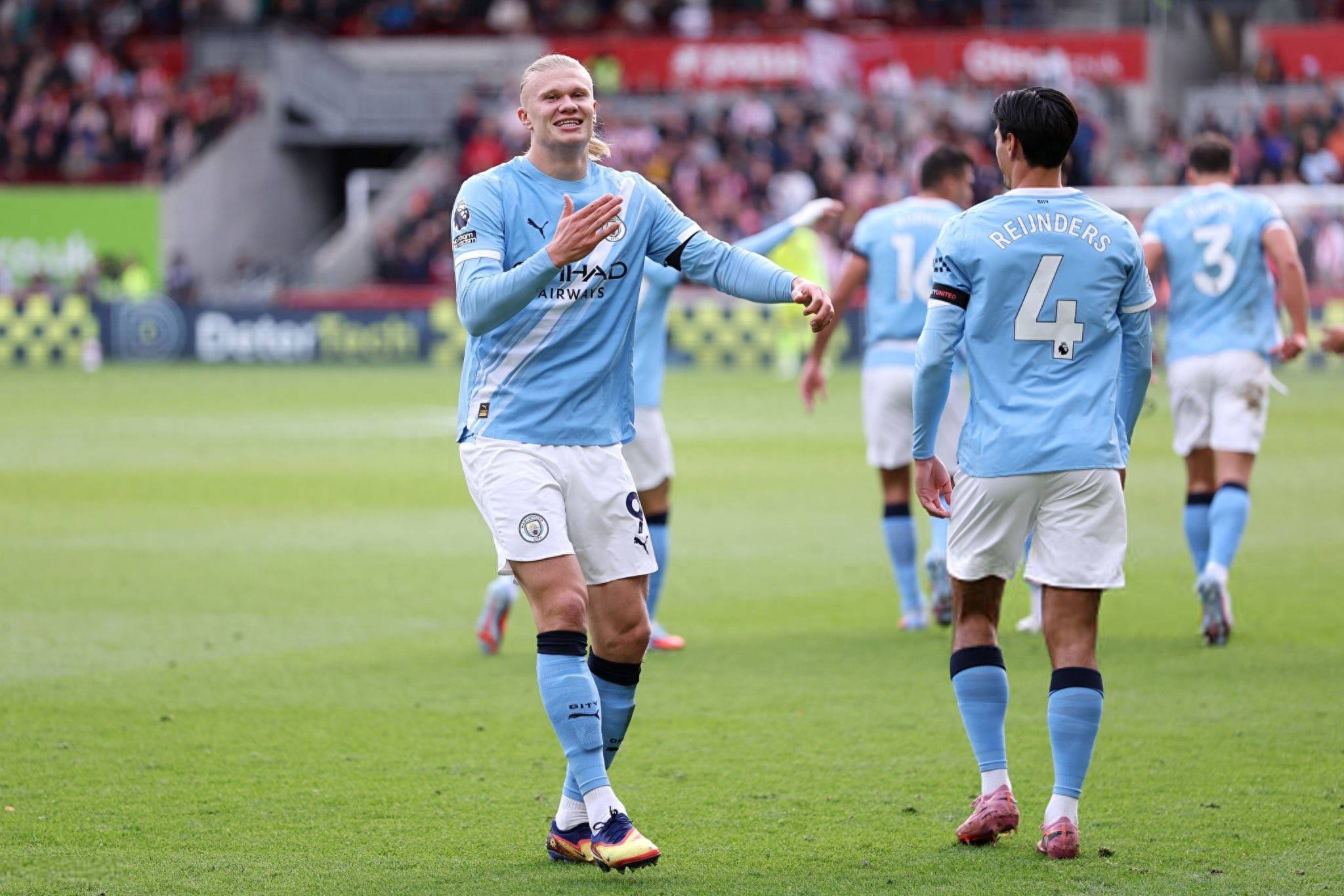 她在轮椅上“投中”梦想（轮椅上的她，投进了梦想）