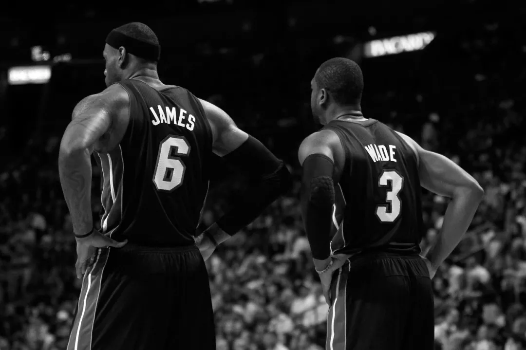 足球曝某豪门将出售队内三名老将，重建计划开启（足坛曝某豪门拟清洗三名老将，重建计划启动）