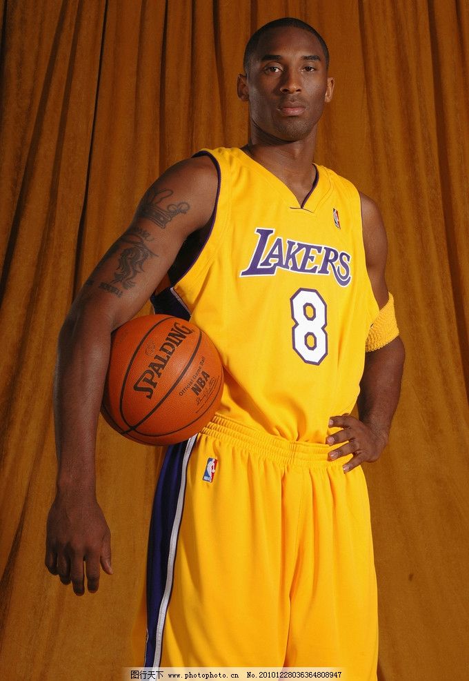 带队6战4胜重回积分榜榜首，穆斯卡特当选中超9／10月最佳教练（穆斯卡特率队6战4胜再登榜首，荣膺中超9／10月最佳教练）