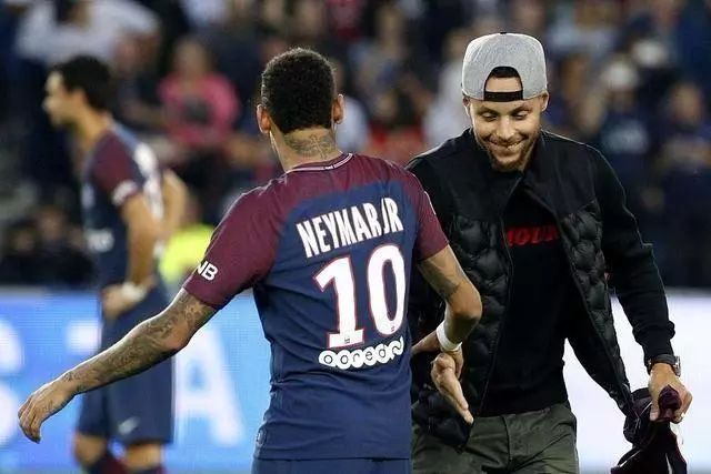 DO：纽卡向谢什科提交了改进报价，曼联愿付的价格低于纽卡（纽卡对谢什科加码报价，曼联拟付金额仍不及纽卡）